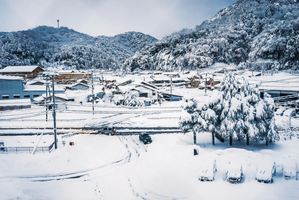 大雪紛飛的城崎溫泉。