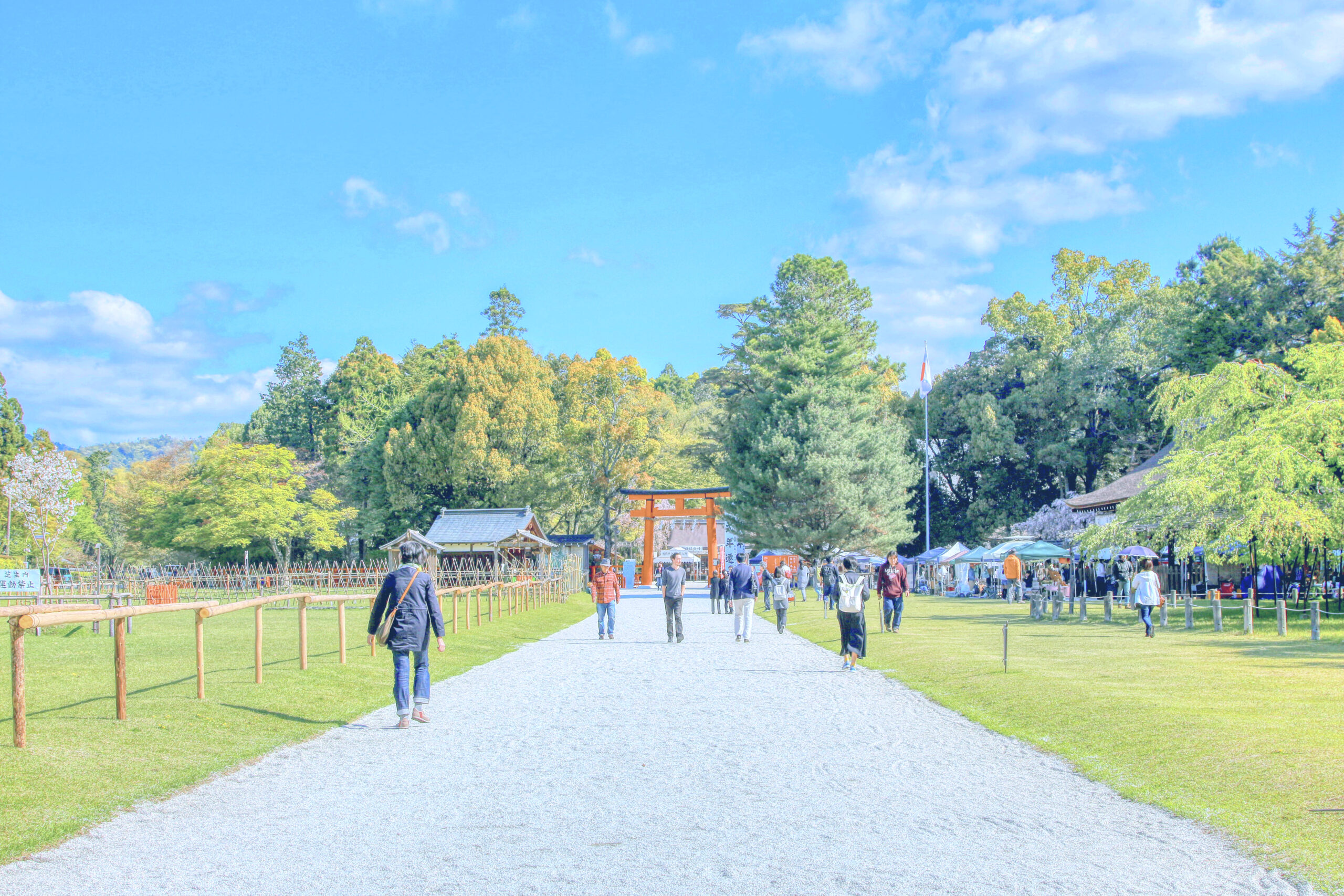 日本神社參道的意義｜碎石、石燈籠與狛犬隱含的空間美學