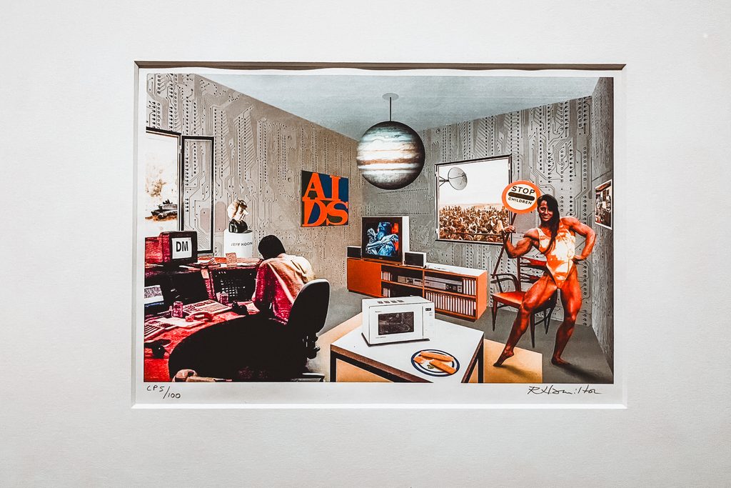 Richard Hamilton《Just what is it that makes today’s homes so different?》英國普普藝術經典作品